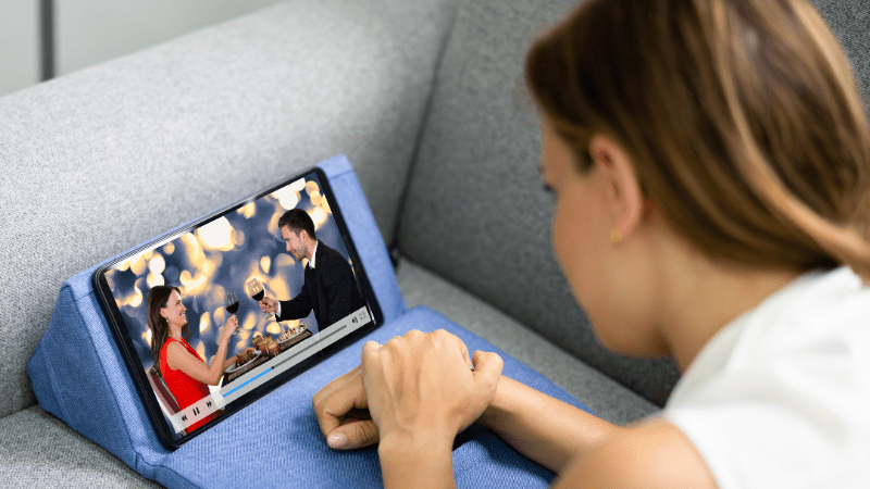 Quais as diferenças entre série e seriado? Entenda