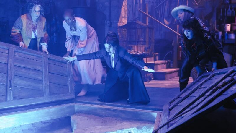 Review | Agatha Desde Sempre – 1×01 e 02: Ache o Caminho / Laços Vão Fazer a Porta Aparecer