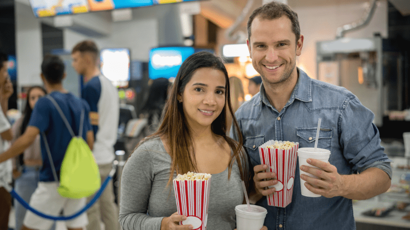 Por que os filmes estreiam às quintas-feiras nos cinemas do Brasil?