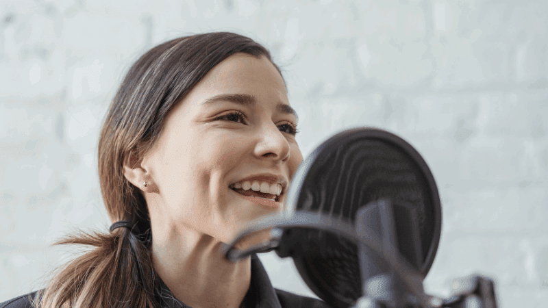 10 famosos que já se aventuraram na dublagem de filmes