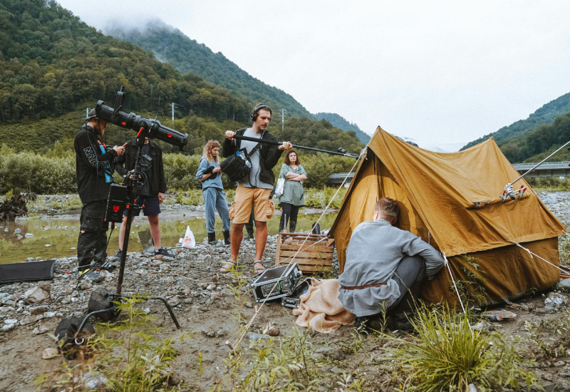 Por que séries e filmes são gravados fora de ordem?