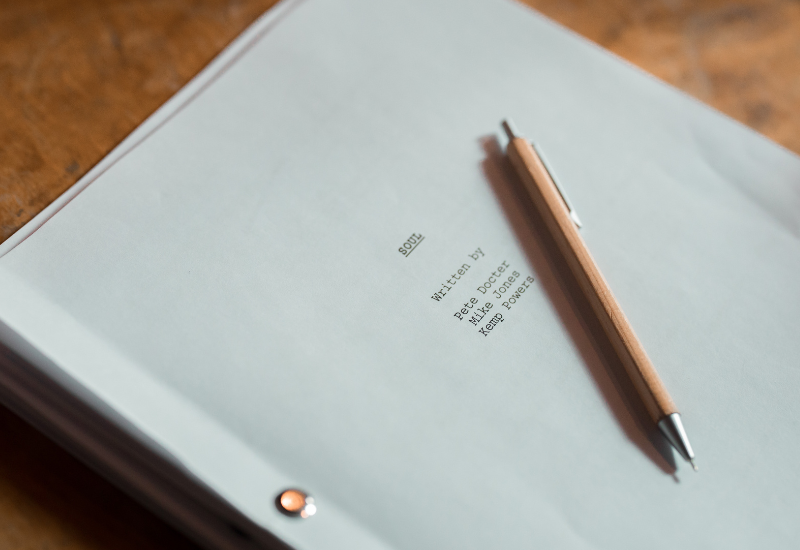 O que é furo de roteiro? Entenda como isso afeta filmes e séries