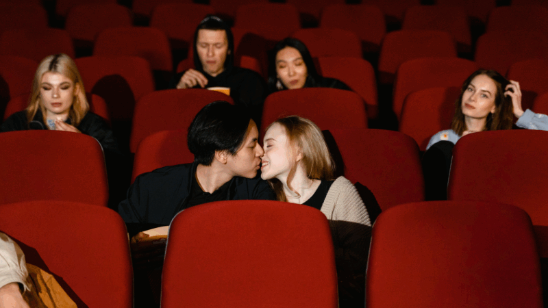 Ingresso caro, barulho e falta de respeito: os principais problemas da ida ao cinema atualmente