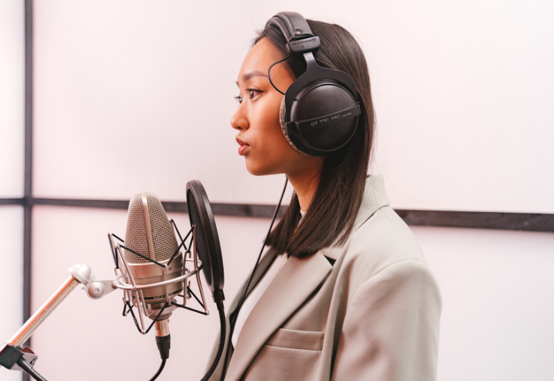 O que é voice-over? Confira exemplos